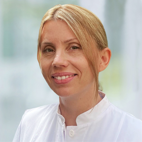 Porträtaufnahme von Dr. Lena Kreuzer, Oberärztin 