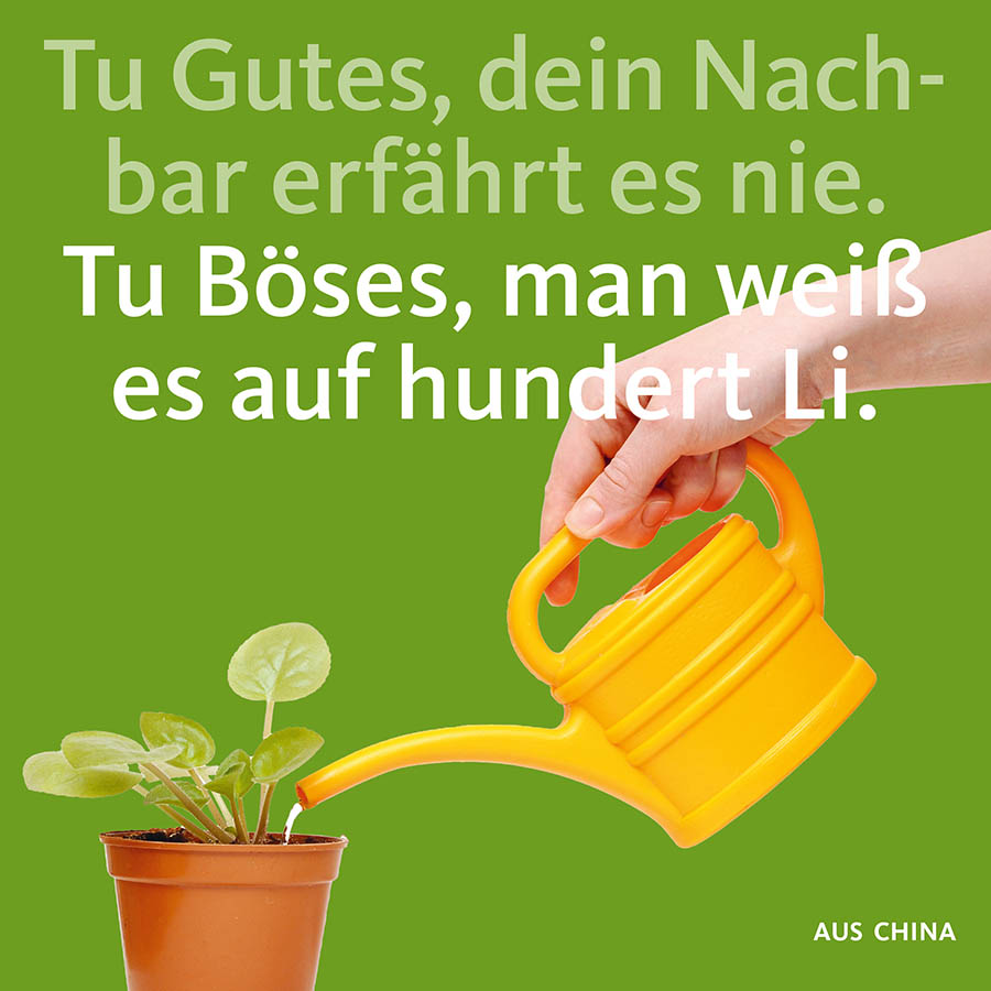 Hand mit gelber Gießkanne gießt Toppflanze; Text im Bild: Tu böses, man weiß es auf hundert Li...