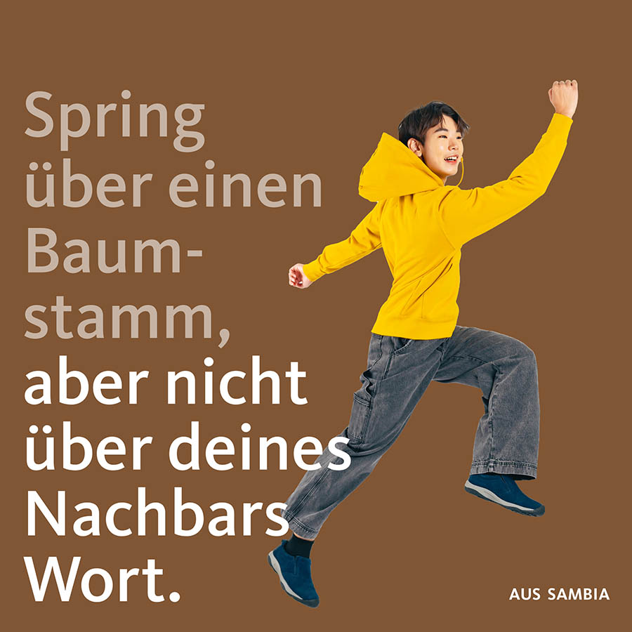 Springende Jugendliche; Text im Bild: Aber nicht über deines Nachbars Wort.