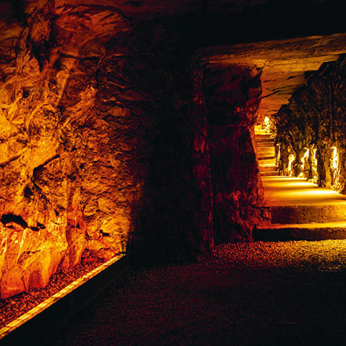 Dunkles Tunnelgewölbe 