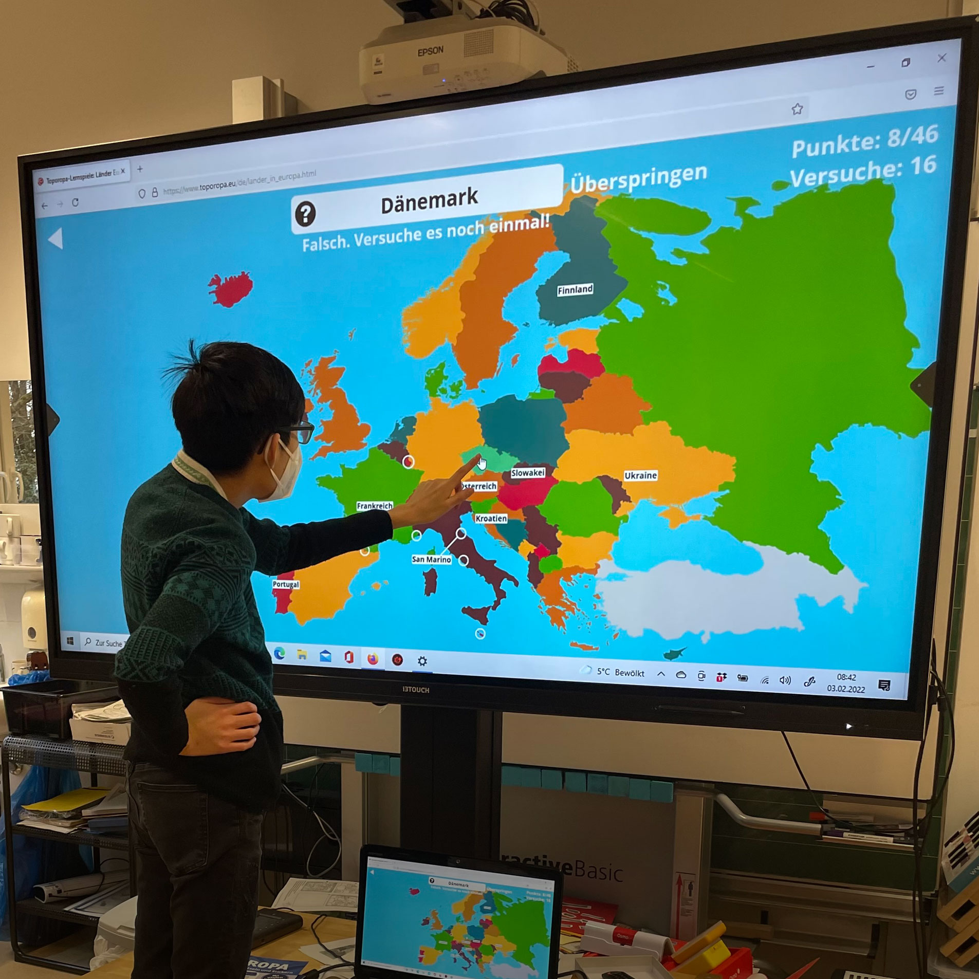 Die digitale Tafel wird im Unterricht der Otto-Steiner-Schule eingesetzt