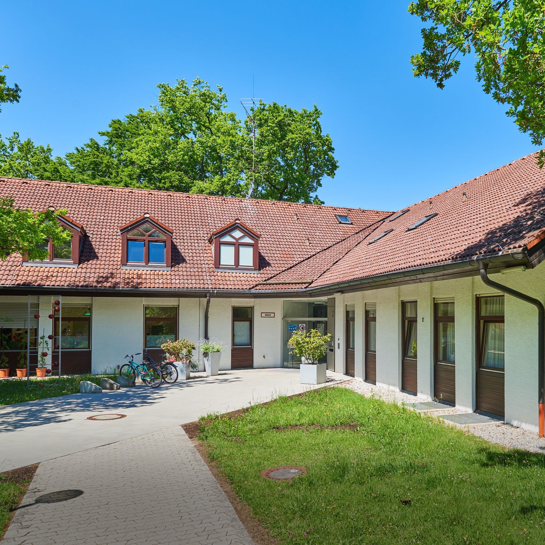 Die Augustinum Werkstatt in Oberschleißheim von außen 