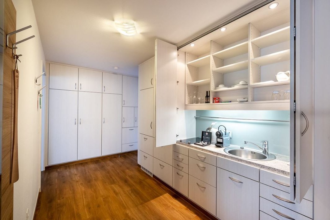 Die Küche eines Apartments des Augustinum Kleinmachnow 