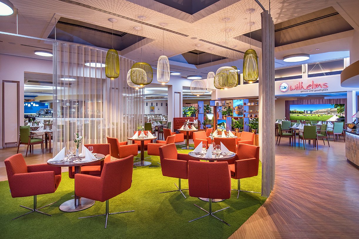 Im „wilhelms“ geht es beim Mittagessen ungezwungen zu: Es gibt keine festen Essenszeiten, freie Platzwahl und Sie können spontan aus der Menükarte wählen, worauf Sie Appetit haben.