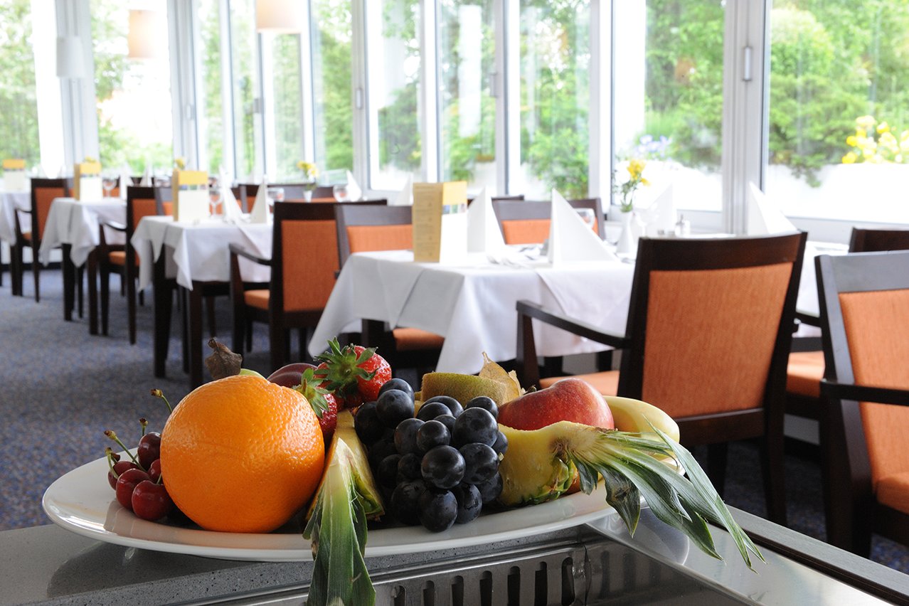 Das Restaurant mit Blick in den Park muss keinen Vergleich mit gehobener Hotelküche scheuen.