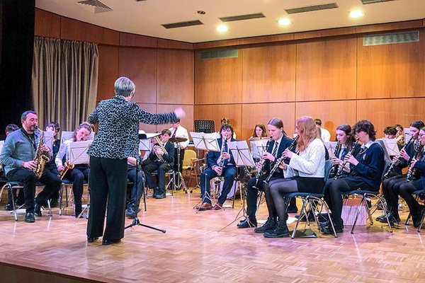 Britisches Schulorchester auf der Bühne des Augustinum Bad Neuenahr