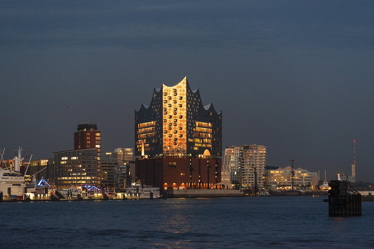 Vom Augustinum aus hat man einen hervorragenden Blick auf die Elbphilharmonie, Hamburgs neuestes Wahrzeichen. 