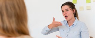 Gebärdendolmetscher*in im Einsatz Gebärdendolmetscher*in im Einsatz
