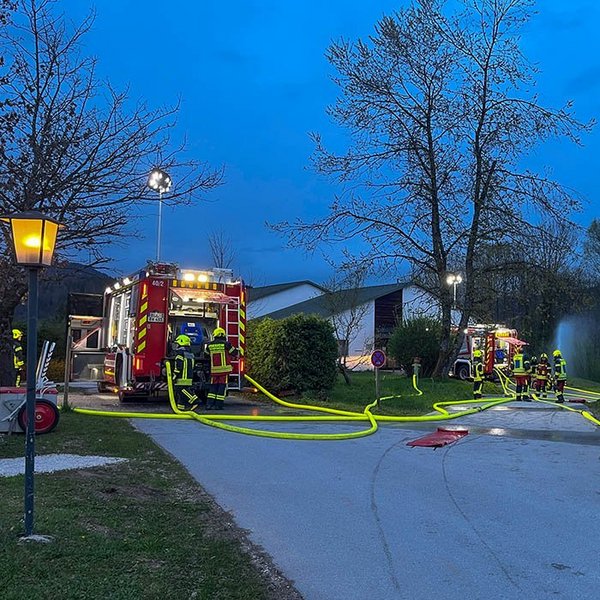 Feuerwehreinsatzfahrzeug vor dem Augustinum Berchtesgadener Land