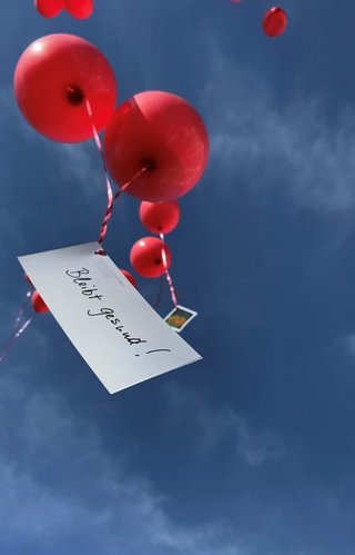 Gute Wünsche fliegen lassen