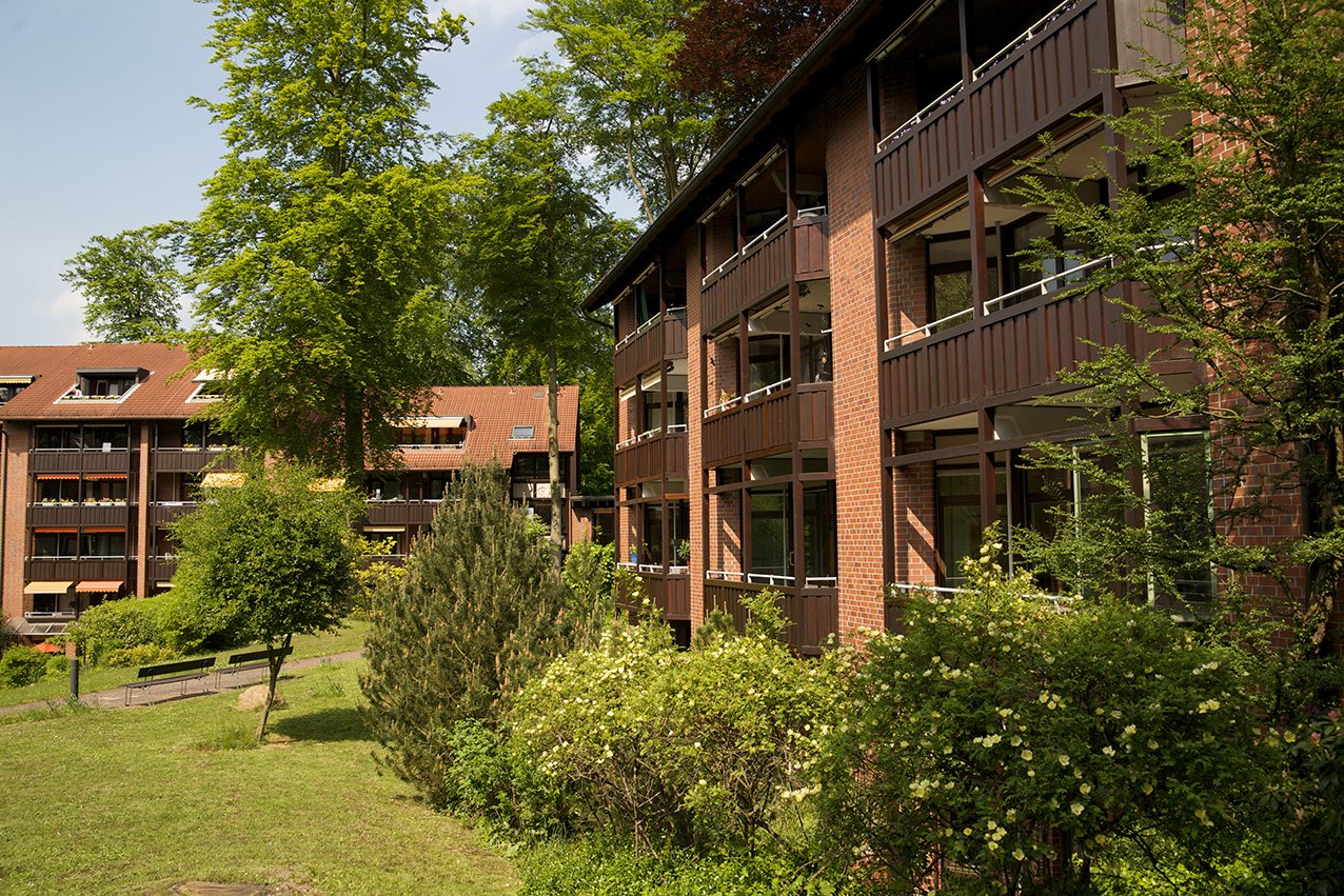 Ansicht der Klinkerfassade des Augustinum Aumühle bei Hamburg
