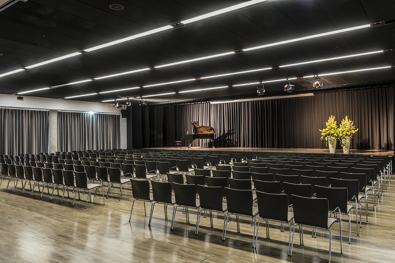 Das breit gefächerte Kulturprogramm im Theatersaal hat sich auch außerhalb des Augustinum als Bestandteil der Kulturszene am Bodensee etabliert.