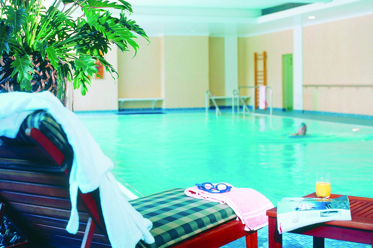 Alles unter einem Dach: Mit Schwimmbad, Gymnastik- und Fitnessraum im Haus fällt es Ihnen leicht, Gesundheit und Beweglichkeit zu fördern und zu erhalten. 