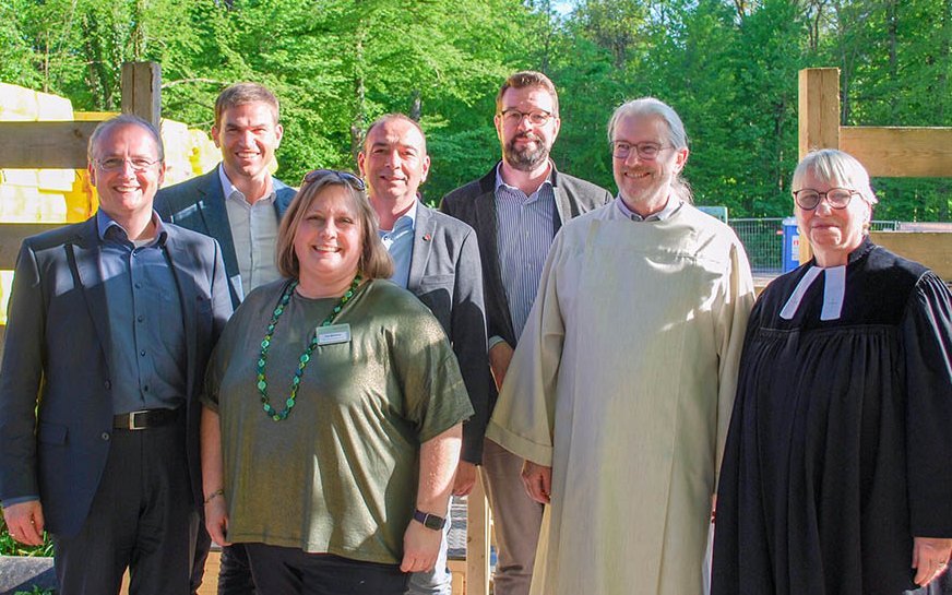 Pfarrer*innen und Augustinum Funktionäre im Gruppenbild