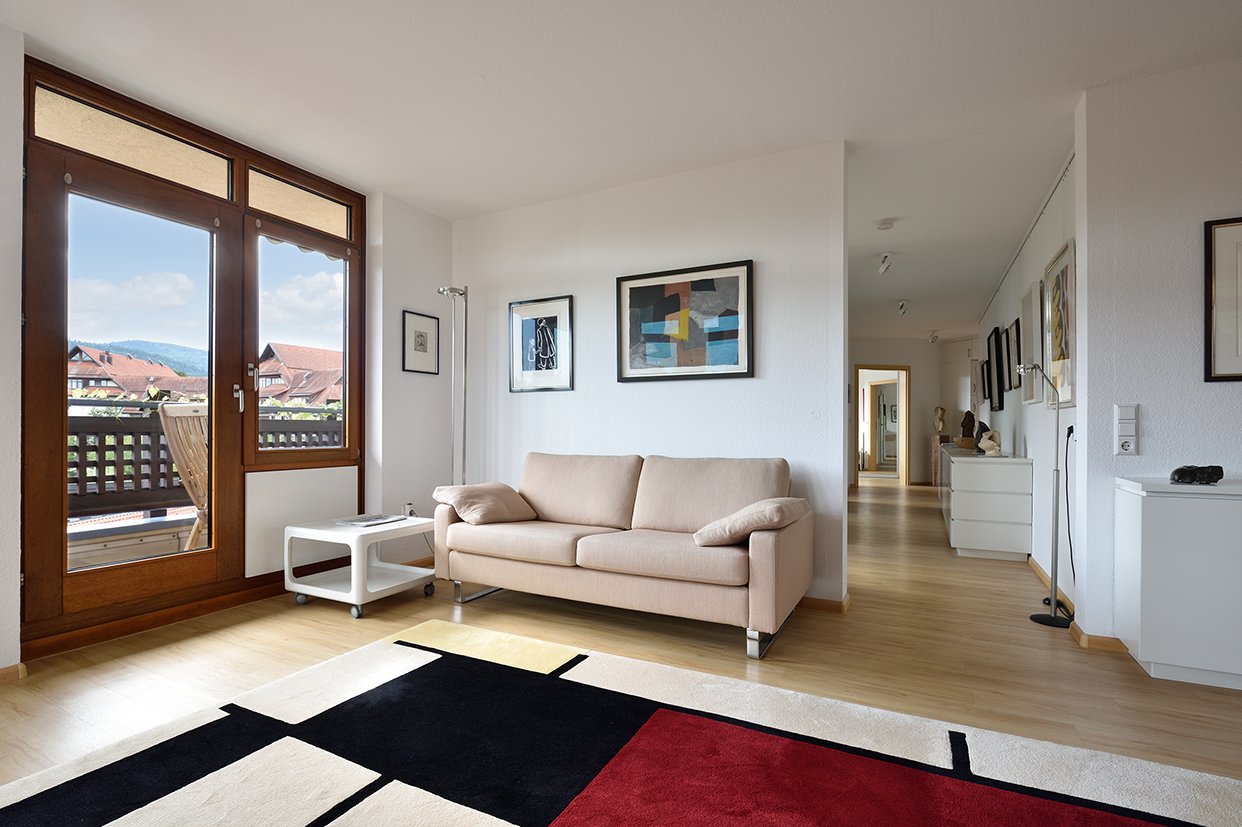 Großzügiges Wohnambiente in einer Drei-Zimmer-Wohnung.