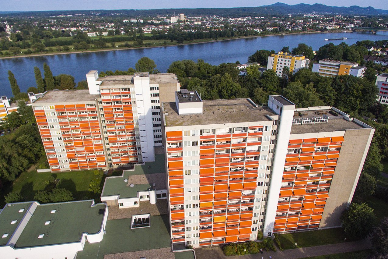 Das Augustinum Bonn und der Rhein im Hintergrund