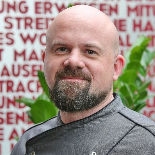 Der Betriebsleiter der Gastronomie Sebastian Fischer