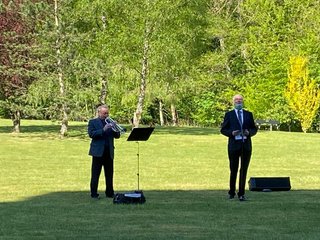 Ein Gottesdienst auf dem Balkon