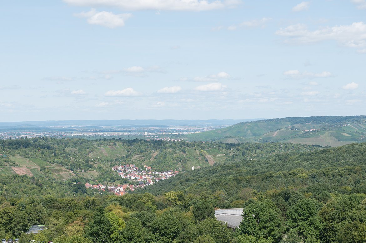 Von hier aus genießen Sie einen herrlichen Ausblick ins Remstal oder in den Park, der das Haus umgibt. 