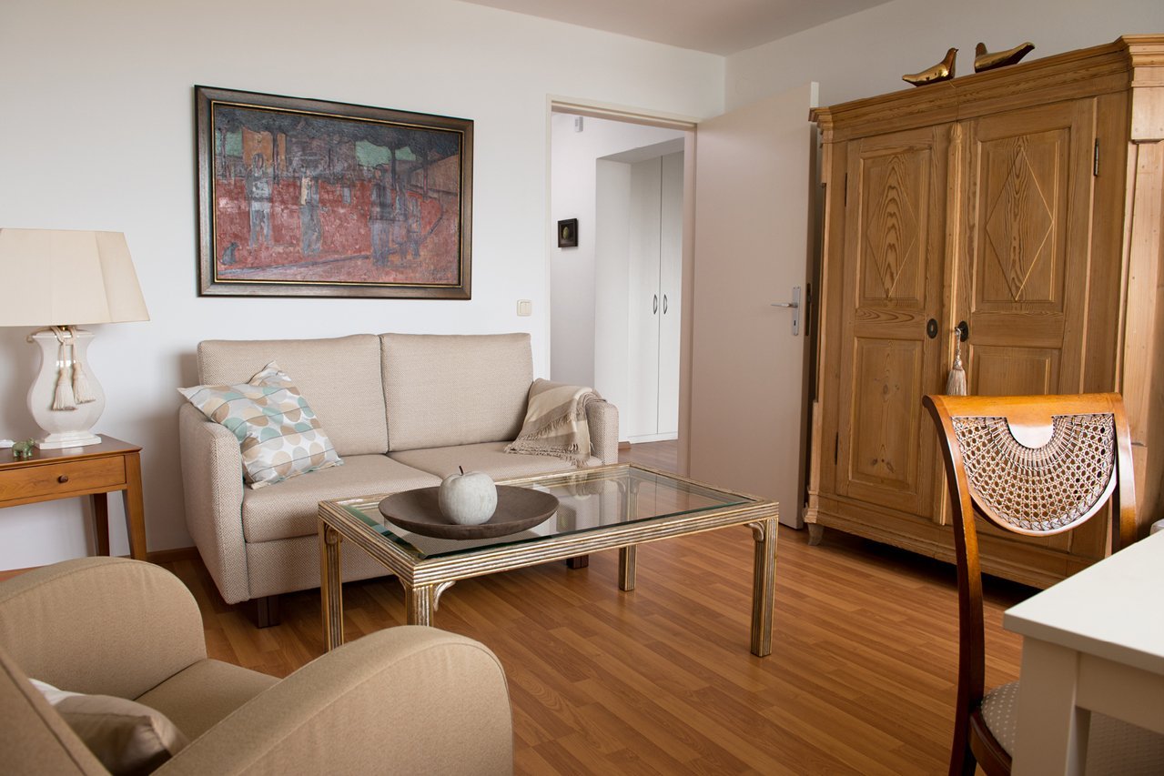 Der Wohnbereich einer Wohnung des Augustinum Berchtesgadener Land