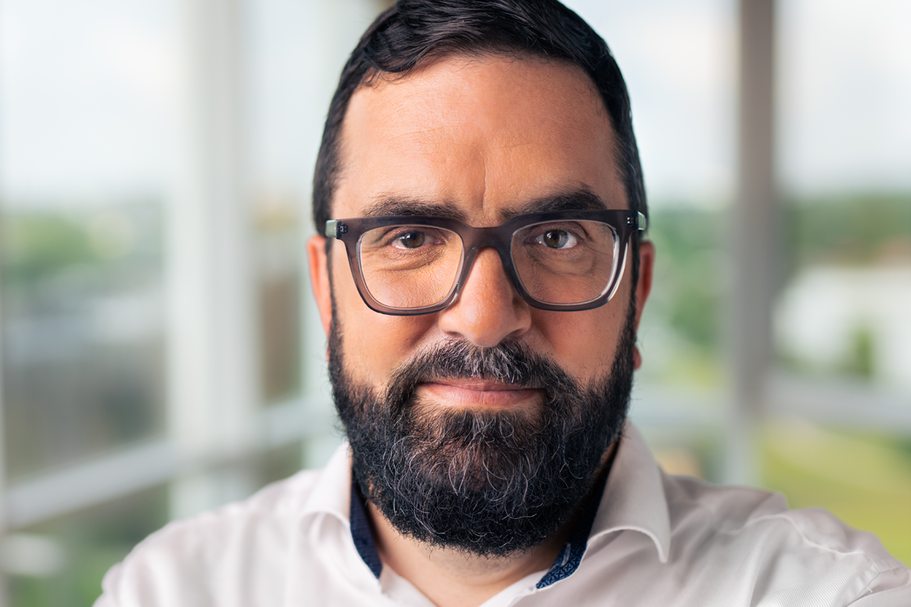 Porträtaufnahme von Dr. Oliver Bürg