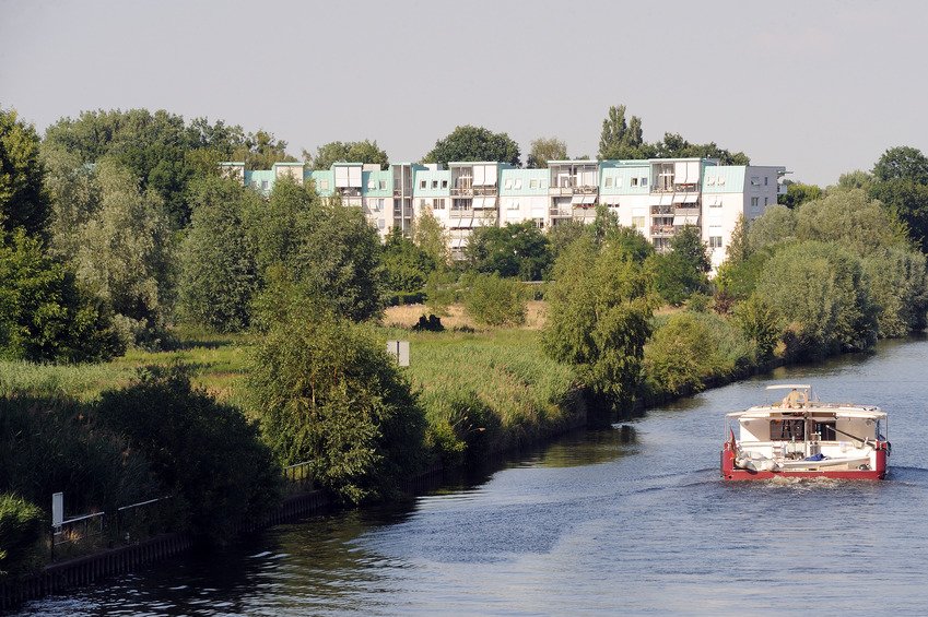 Der Teltowkanal zwischen Berlin und Potsdam führt direkt am Augustinum Kleinmachnow vorbei.