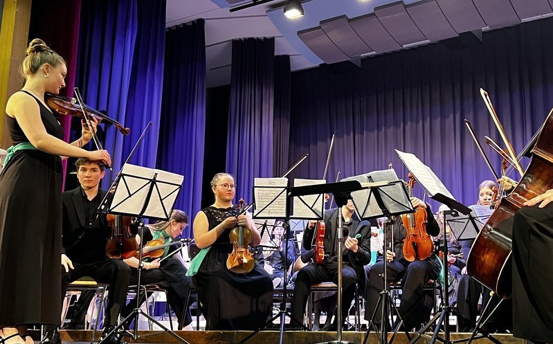ODEON Jugend-Sinfonieorchester auf der Bühne des Augustinum Dießen am Ammersee
