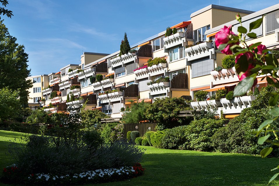 Die Terrassenarchitektur des Augustinum Essen sorgt für viel Licht in den Wohnungen. Die Terrassenarchitektur des Augustinum Essen sorgt für viel Licht in den Wohnungen.