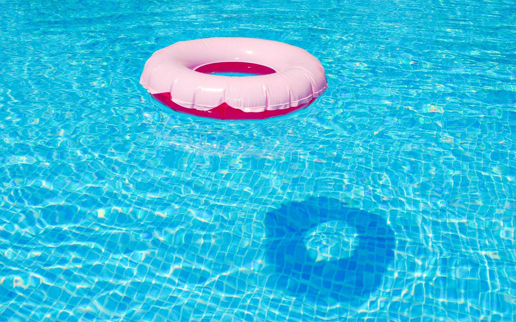 Schwimmring im Pool