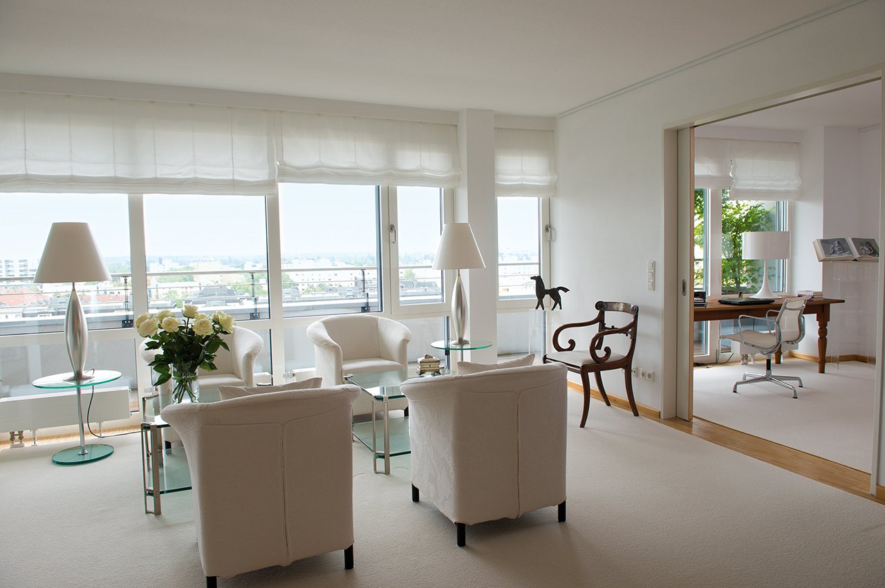 Bodentiefe Fenster sorgen für viel Licht in den Wohnungen.