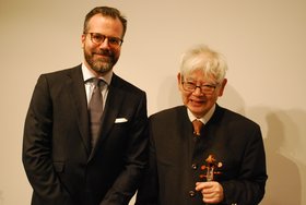 Augustinum Klinik Benefizkonzert Ein gemeinsames Bild von Dr. Husser und dem Violinisten Takaya Urakawa