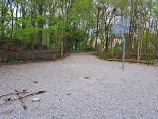 Ein Basketballplatz für Spiel und Sport