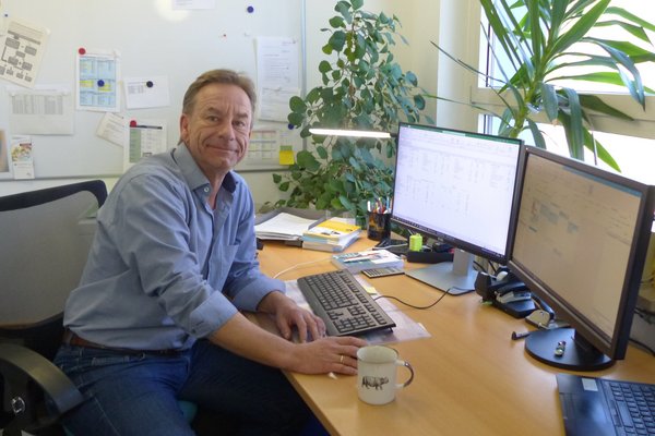 Markus Bauer am Arbeitsplatz
