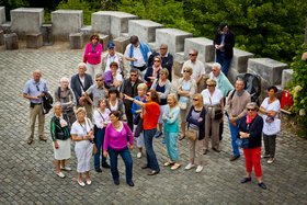 Eine Gruppe von Senior*innen bei einem Ausflug
