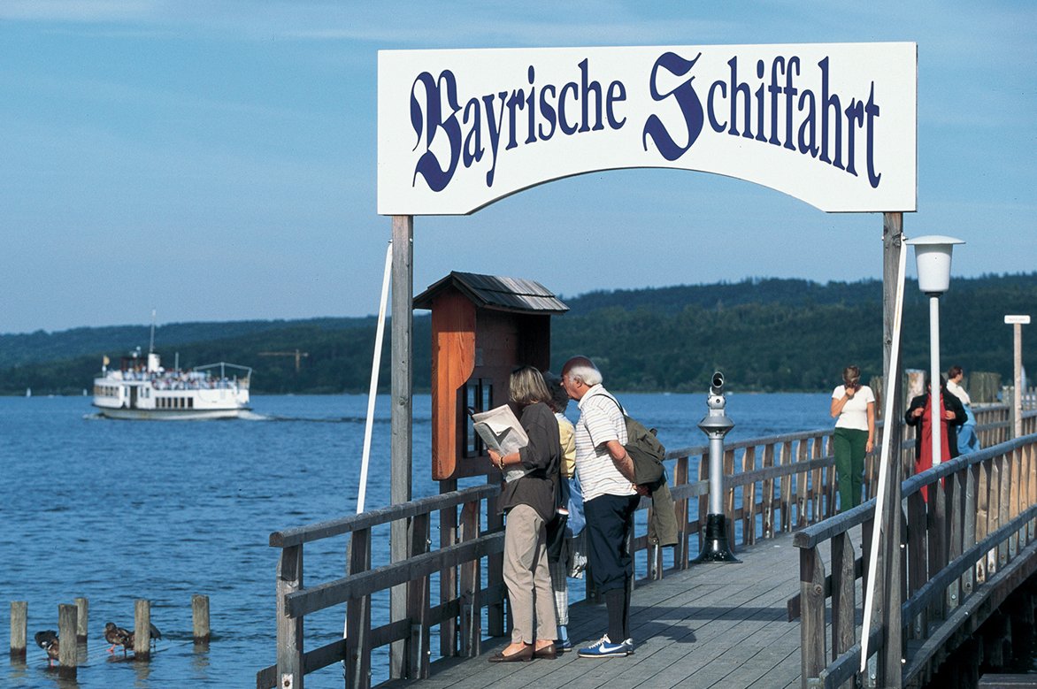 Vom fußläufig erreichbaren Anleger aus können Sie den gesamten Ammersee erkunden.