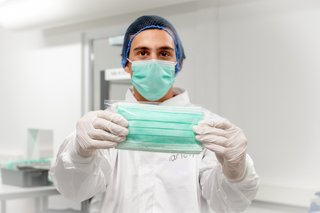 Förderung für Maskenproduktion in den Augustinum Werkstätten