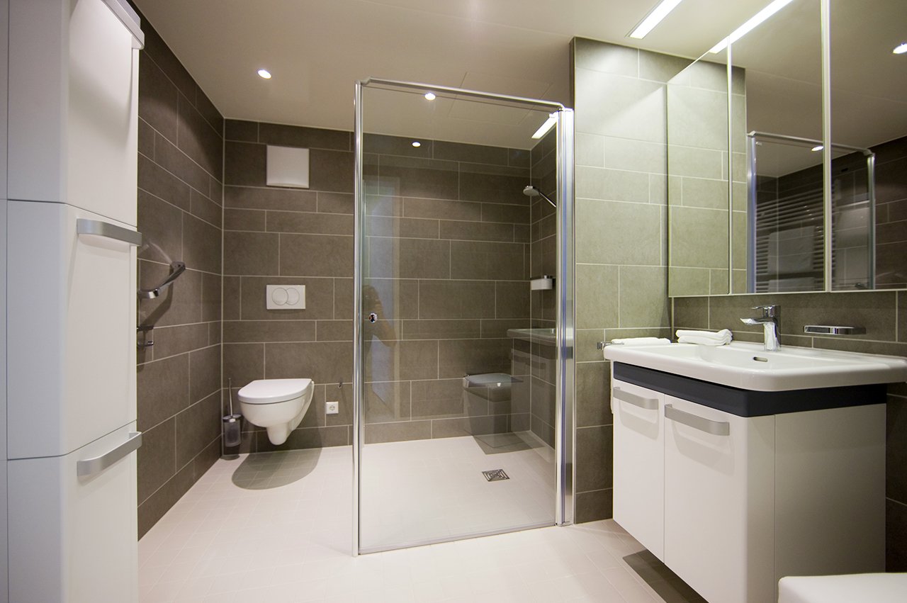 Moderne Designer-Bäder mit barrierefreier Dusche gehören zu jedem Appartement.