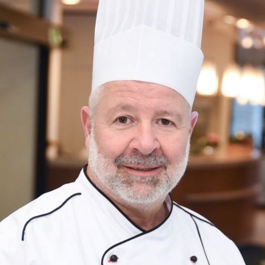 Porträtaufnahme des Küchenchefs Georg Friedrich Honvehlmann