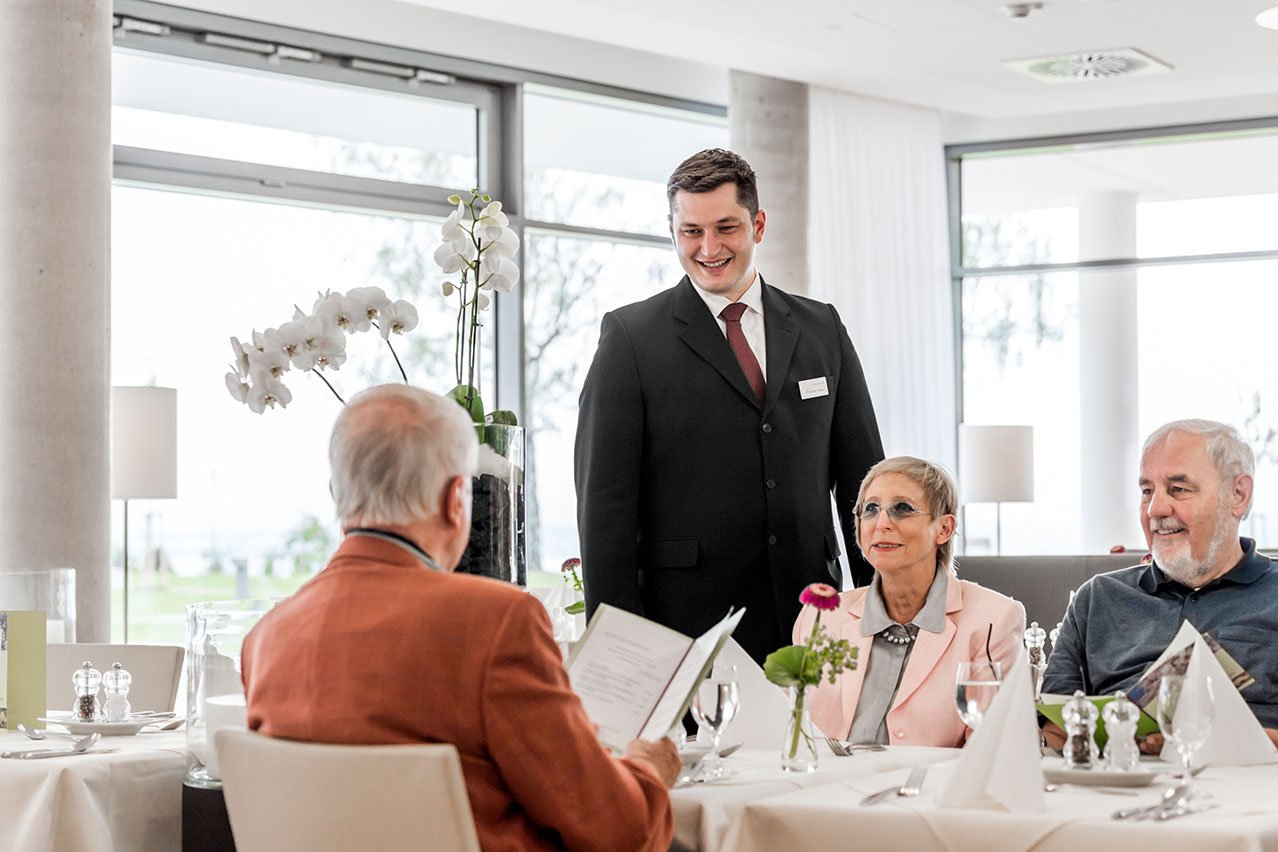 Das aufmerksame und herzliche Serviceteam kümmert sich um Ihre Wünsche. 