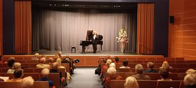 Augustinum Kleinmachnow Mogilevsky Pianist Vladimir Mogilevsky auf der Theaterbühne des Augustinum Kleinmachnow