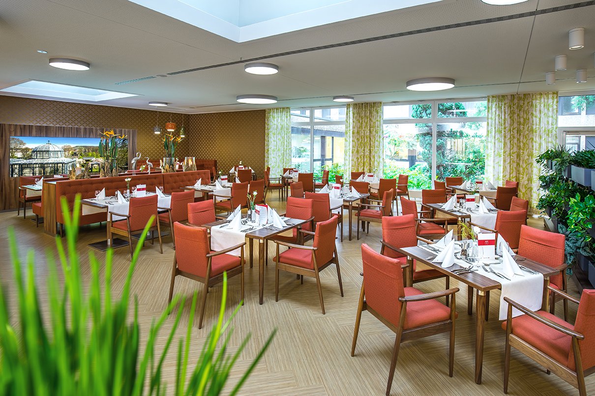Im Restaurant „wilhelms“ treffen sich die Bewohner täglich zum mehrgängigen Mittagsmenü.