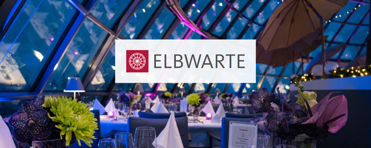 Festlich gedeckte Tische bei Nacht in der Kuppel des Restaurant Elbwarte