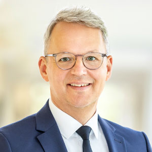 Porträtaufnahme von Dietmar Stallein, Direktor im Augustinum Kleinmachnow bei Berlin