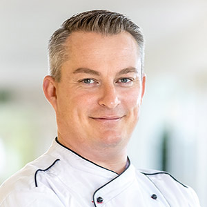 Porträtaufnahme von Philipp Karrasch, Betriebsleiter Gastronomie
